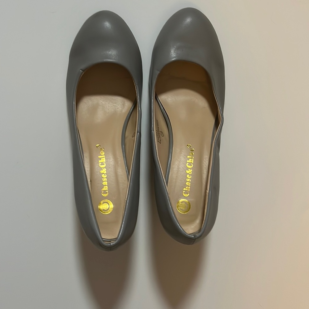 Chase and Chloe gray pumps